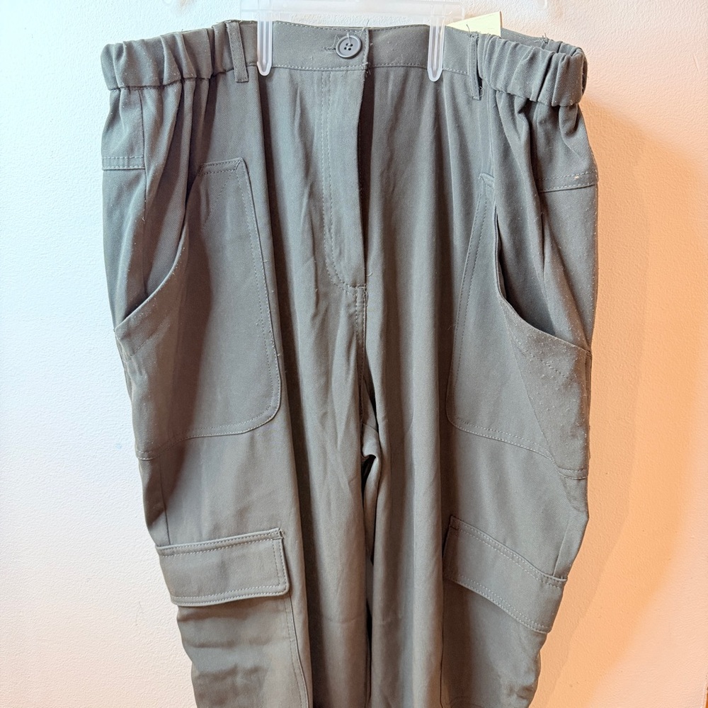 Max Studio Women’s Soft Twill Cargo Jogger Pants‎ Color Army Size XL